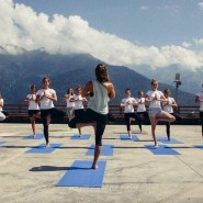 Бесплатная тренировка по йоге на курорте «Газпром» 2022 фотографии