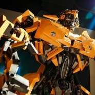 Выставка роботов и трансформеров фотографии