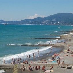 Пляж у ЖД вокзала Адлера