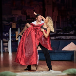 Спектакль «Обними меня»