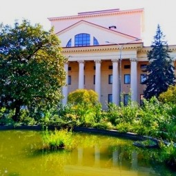 Спектакль «Пистолет, рояль, девушка» 2018