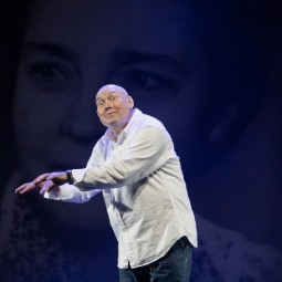 Моноспектакль «Шикарная жизнь»