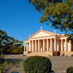 Театральная площадь