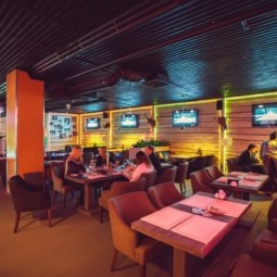 Кафе-бар «Follow Me Cafe»