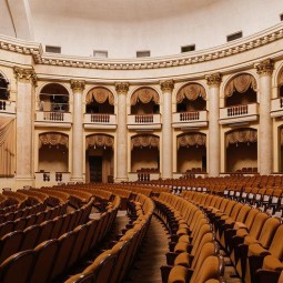 Спектакль «Трое на качелях»