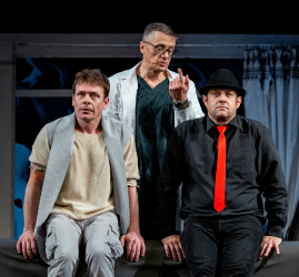 Спектакль «Доктор знает всё»