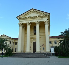 Выставка «Триалог»