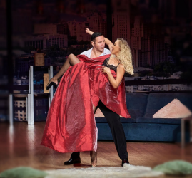 Спектакль «Обними меня»