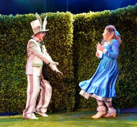 Спектакль «Алиса в стране чудес»