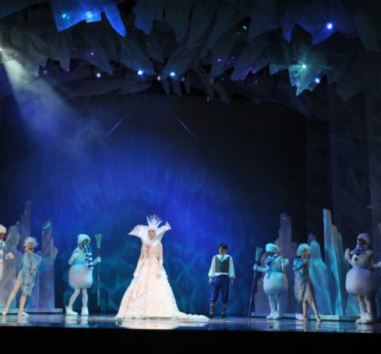 Снежная королева уфа спектакль. Театр драмы снежная королева. Снежная королева русский драматический театр уфа. Снежная королева спектакль. Снежная королева мюзикл 2003.