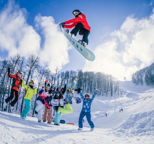 Сочи роза хутор лыжи. Горнолыжный туризм. Домбай 2022. Горнолыжный отдых 2023. Горнолыжный отдых 2023.