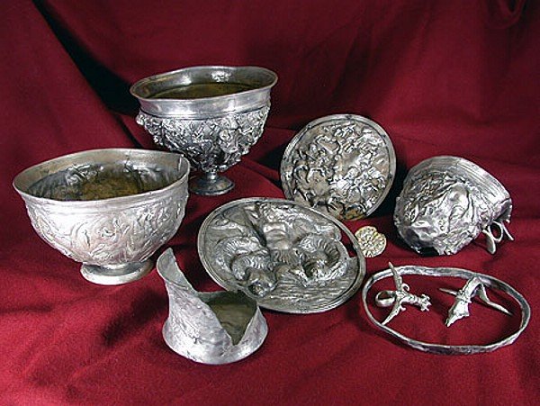 Выставка «Античное серебро и холодное оружие»
