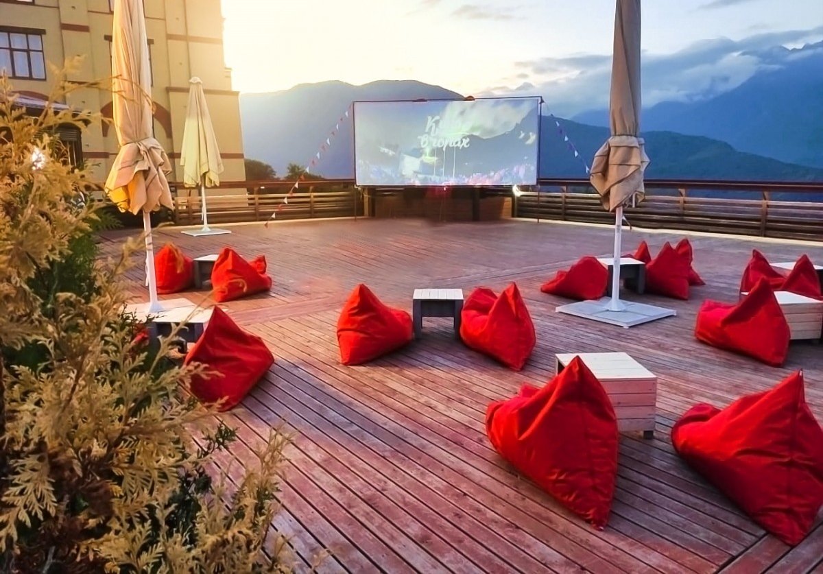 Кинотеатр в горах на курорте «Красная Поляна» 2020